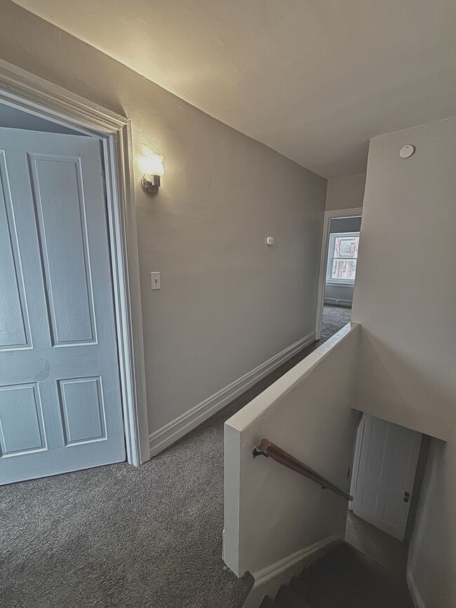 Building Photo - Spacious 5-Bed, 1-Bath, 1,890 sqt