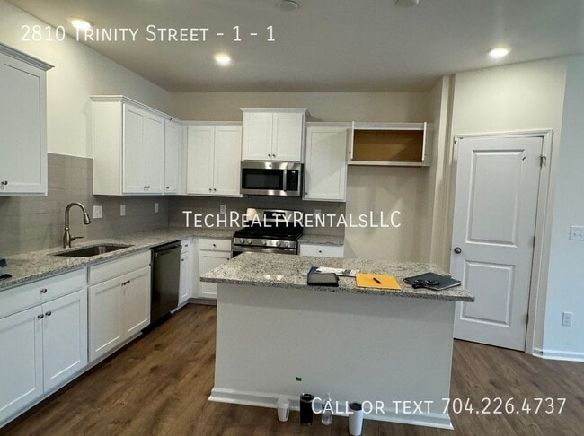 Building Photo - 2810 Trinity St