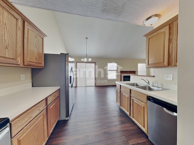 Foto del edificio - 8023 Crete Ln