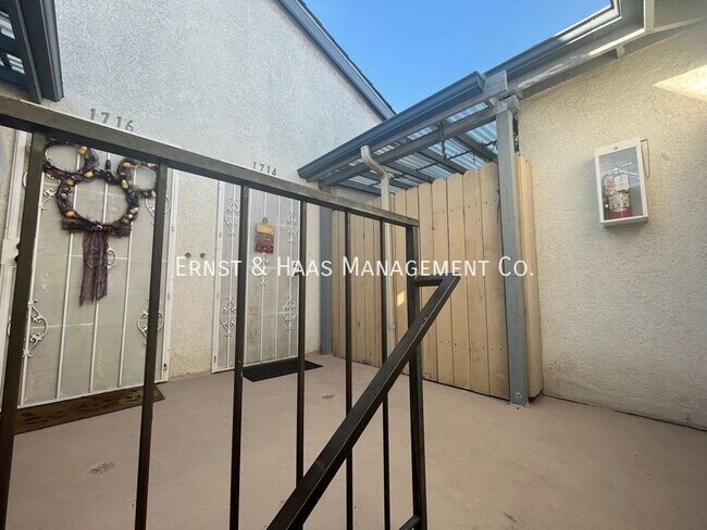 Building Photo - Beautiful 2 Bedroom 2 Bath with 1 Car Gara...