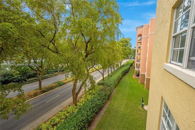 Foto del edificio - 19555 E Country Club Dr