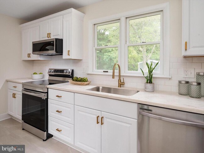 Foto del edificio - 5778 Shady Side Rd