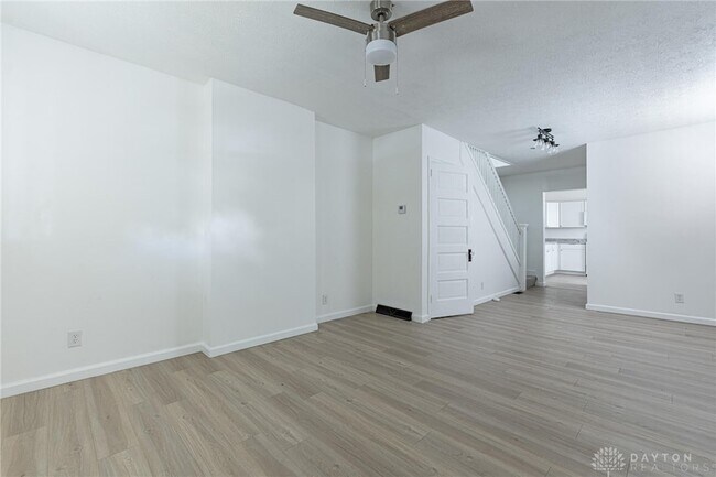 Foto del edificio - 321 Deeds Ave
