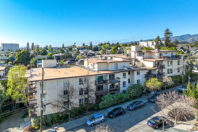 Building Front - 555 Jean St