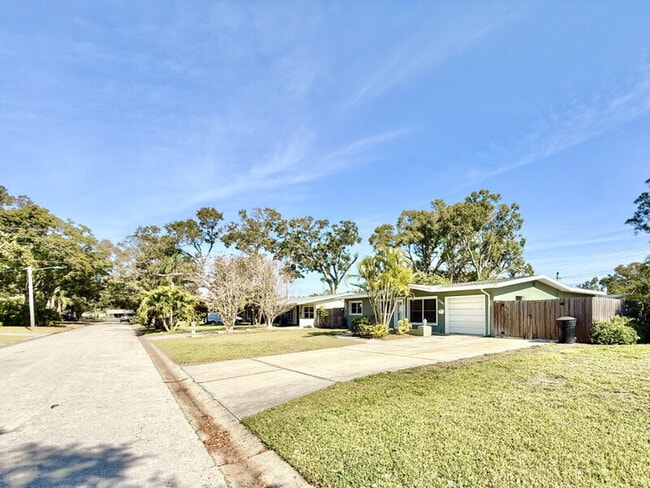 Building Photo - 2701 56th Ln N