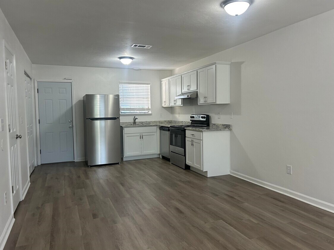 Foto principal - 350 Hayden Rd