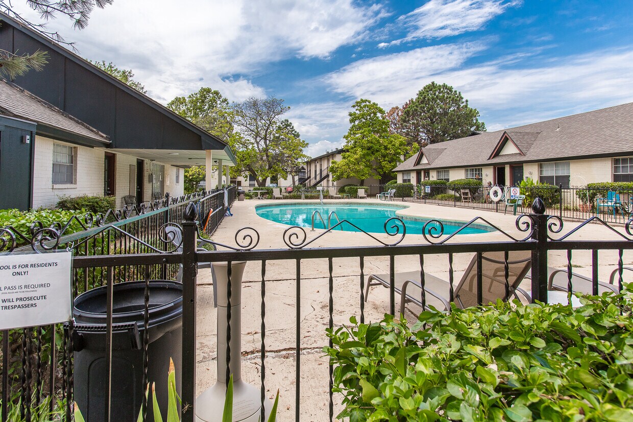 1801 E Lindsey St Unit 4, Norman, OK 73071 1801 E Lindsey St Norman