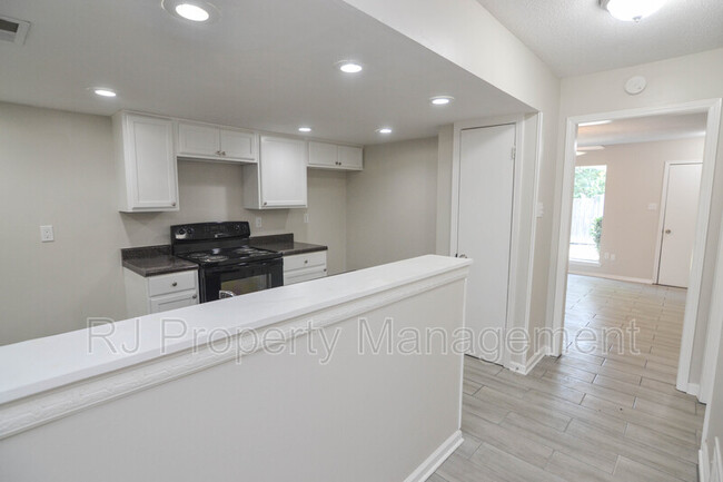 Building Photo - 1753 Fox Hunt Ln