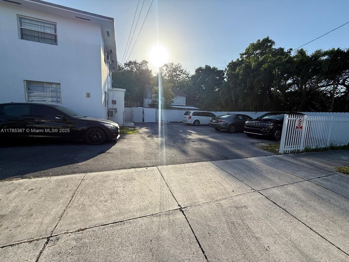 Photo - 2400 NW 25th Ave-1-1