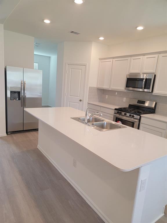 Building Photo - 24063 Hawthorn Lakes Dr