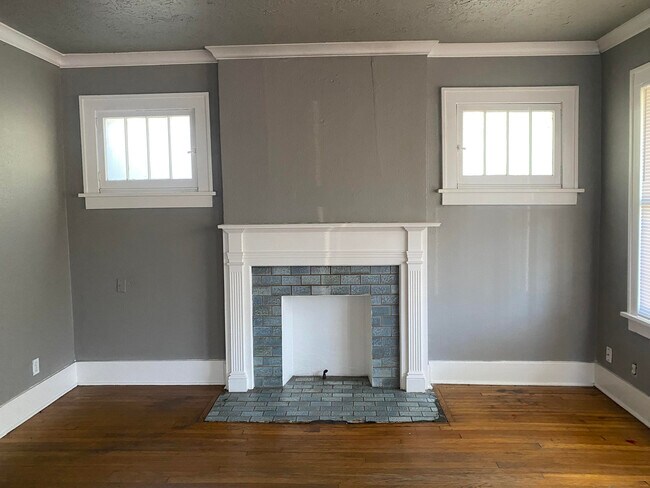 Foto del edificio - 1748 E 14th St