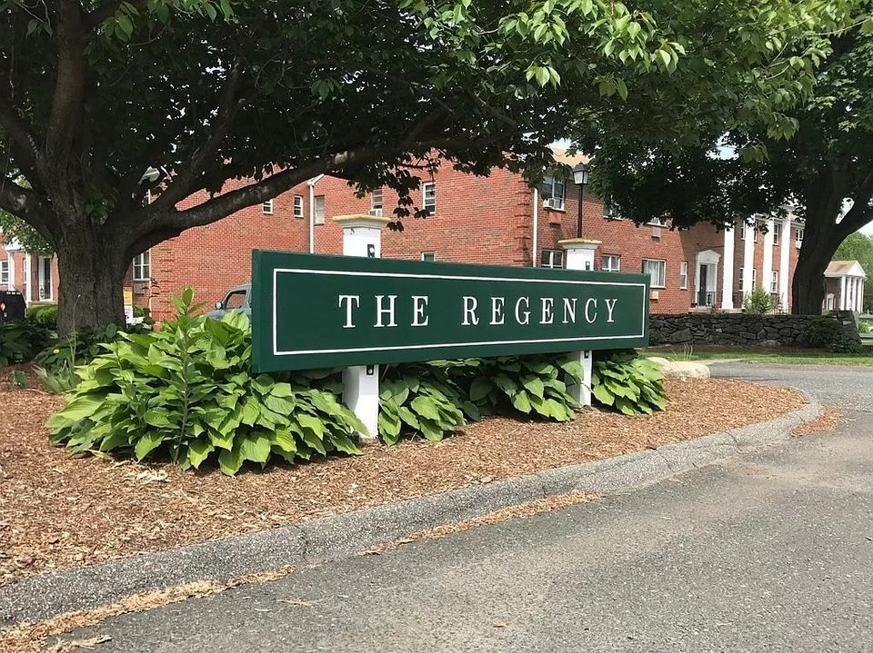 Primary Photo - 28 Regency Park Dr