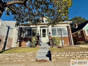 Building Photo - 76 Andrew St