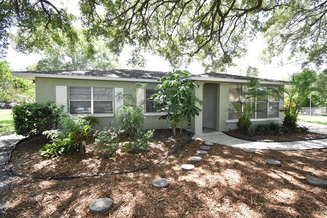 Building Photo - 3 br, 1 bath House - 1212 Jamajo Blvd
