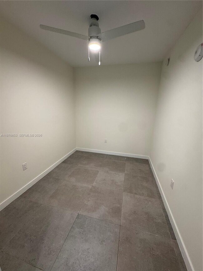 Building Photo - 16395 Biscayne Blvd