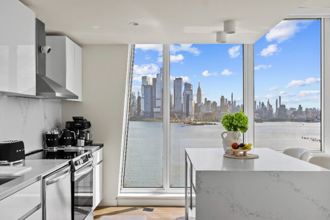 Foto del edificio - 100 Harbor Blvd