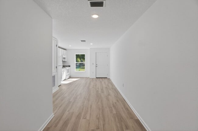 Building Photo - 1115 Ave F