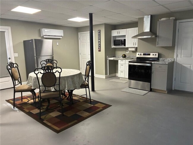 Foto del edificio - 6158 Suwanee Dam Rd