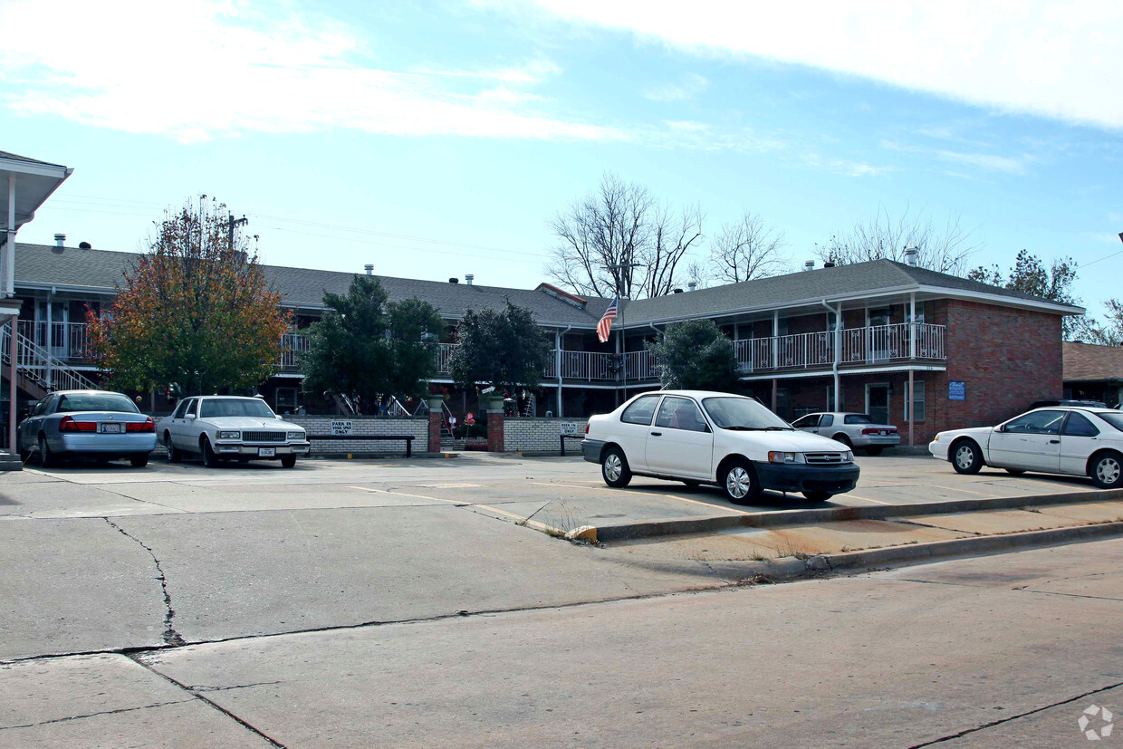 Primary Photo - Embrey Apartments