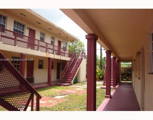 Foto principal - 3 bedroom in Opa Locka FL 33054