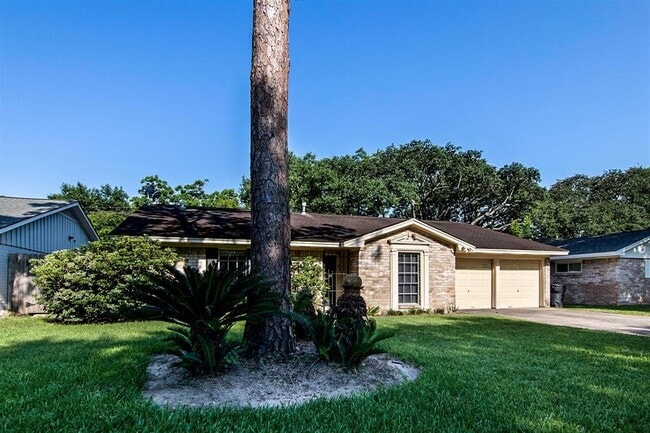Building Photo - 9002 Bintliff Dr