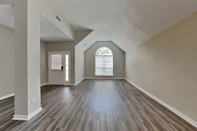 Building Photo - 18002 Golden Ridge Dr