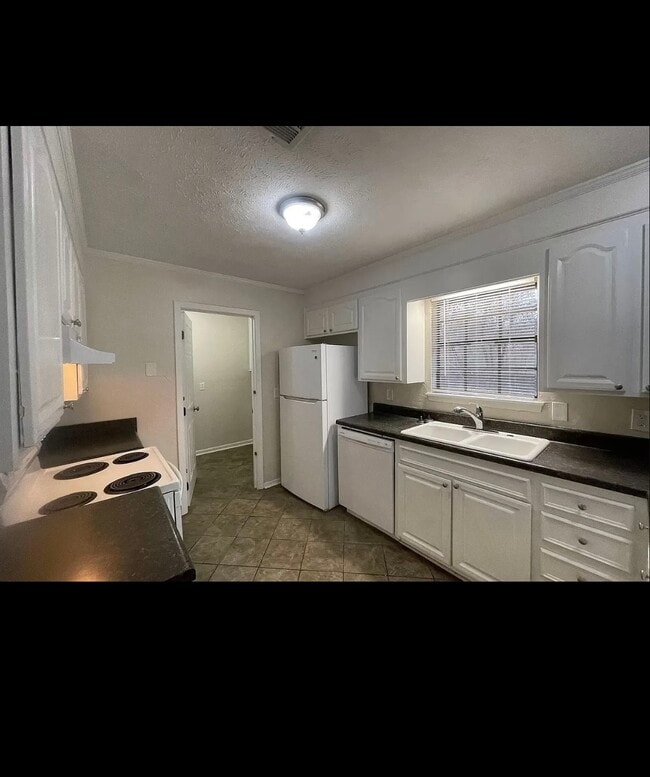 Building Photo - 233 Pecan Creek Dr