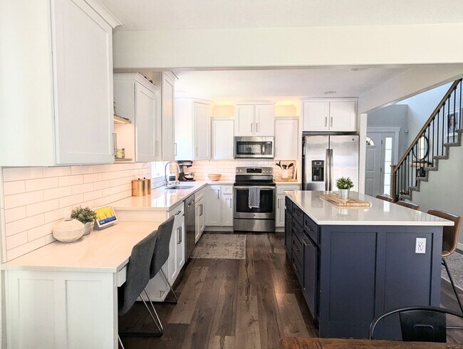 Building Photo - 5 Bedroom/3.5 Bathroom House in Lehi