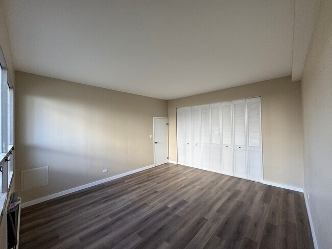 Foto del edificio - 9009 W Golf Rd
