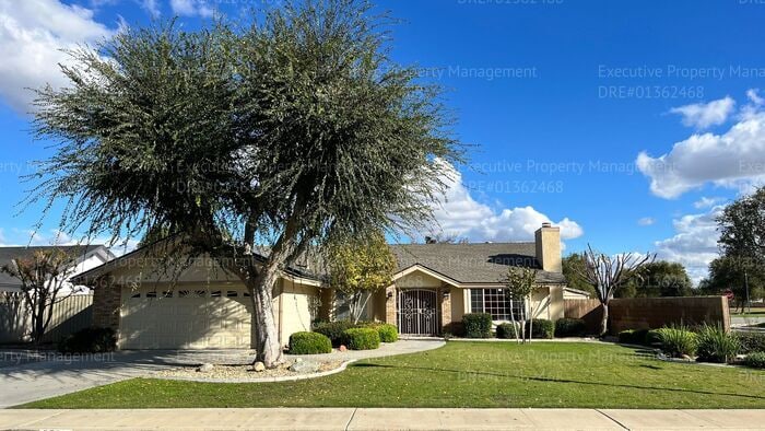 Foto principal - 3 bedroom/ 2 bathroom home located near Old River Rd/ White Ln