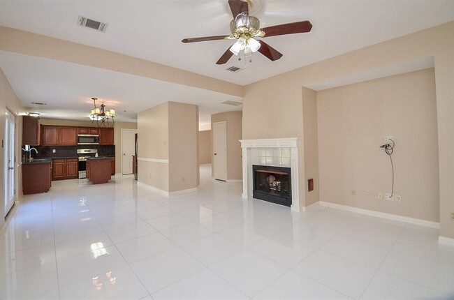 Foto del edificio - 3702 Lauderwood Ln