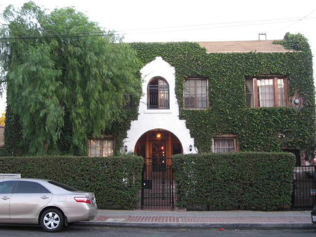 Building Photo - 1112 N Kingsley Dr