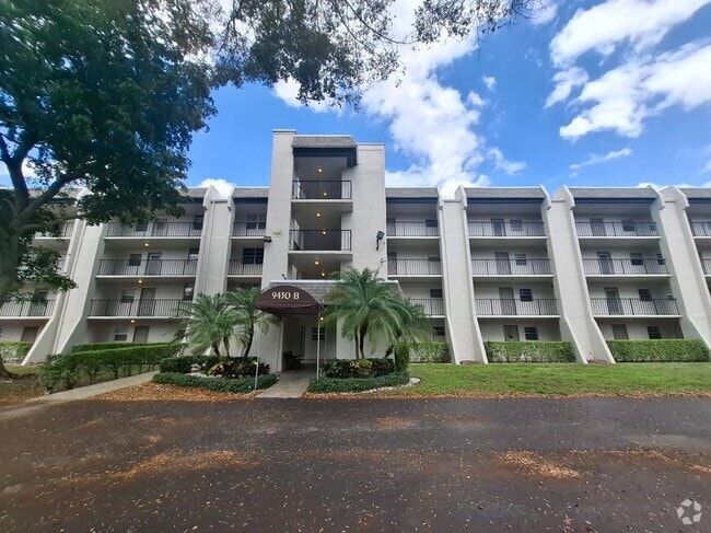 Building Photo - 9430 Poinciana Pl