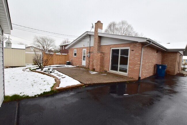 Building Photo - 5510 Fairway Dr