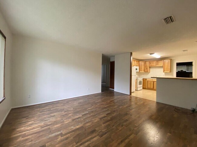 Building Photo - 2/1 plus bonus room in Holly Hill