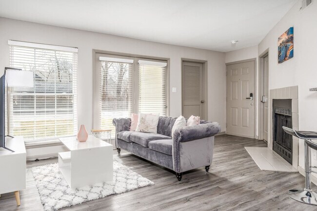 Foto del edificio - 904 Maplebrook Dr