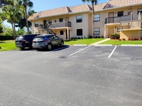 Building Photo - 6736 Palmetto Cir S
