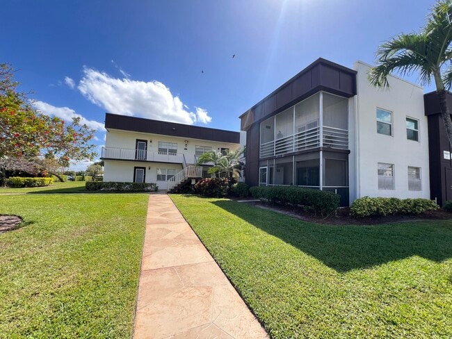 Foto del edificio - 698 Normandy Ln