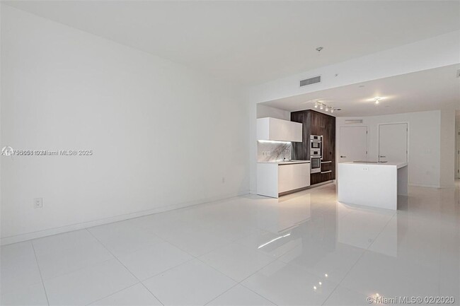 Foto del edificio - 851 NE 1st Ave