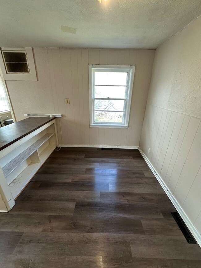 Building Photo - St. James Location