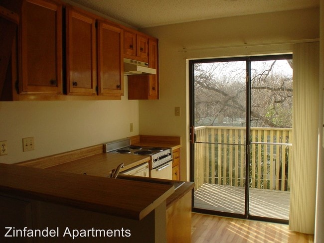Interior Photo - Zinfandel