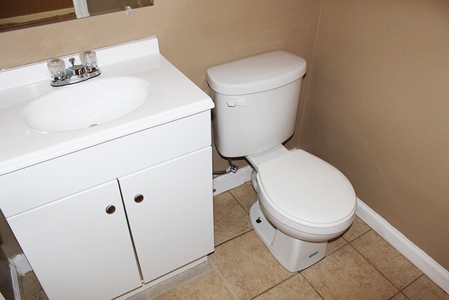 Building Photo - 2 Bedroom 1.5 Bath Rental Home