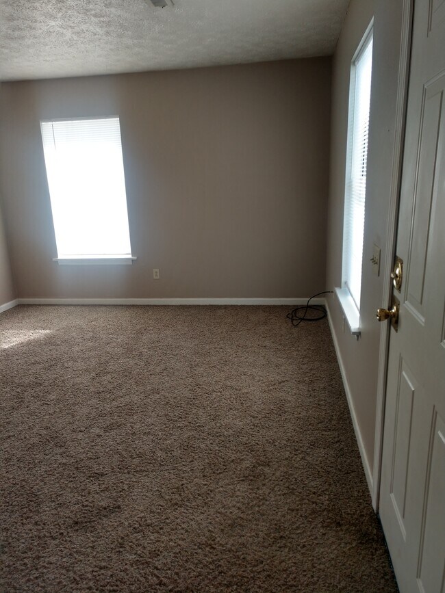 Foto del edificio - 709 Littlebrook Rd