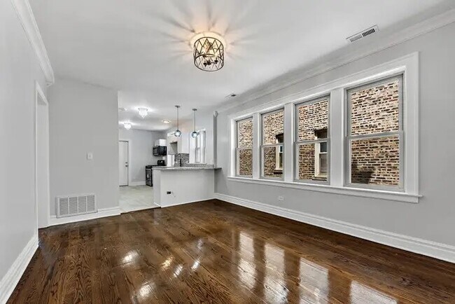 Building Photo - 8036 S Paxton Ave