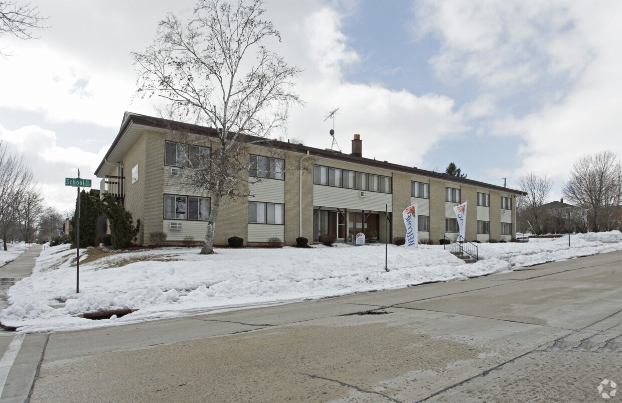 Building Photo - 1007 School Ave
