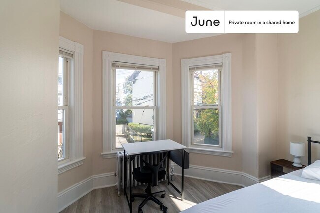 Building Photo - Room in Shared 7 bed/2 bath home in Allston