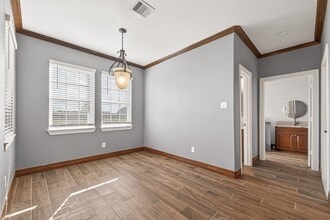 Building Photo - 2410 Engeling Rd