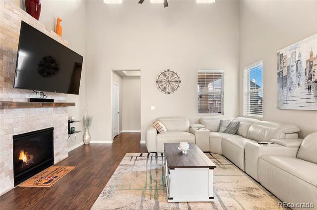 Building Photo - 15992 Village Cir