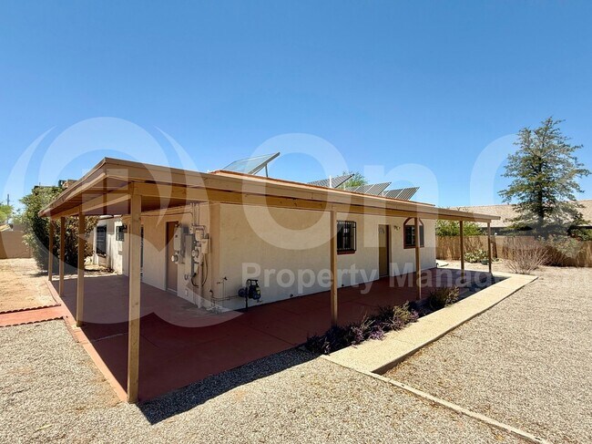 Foto del edificio - 1303 N Walnut Blvd