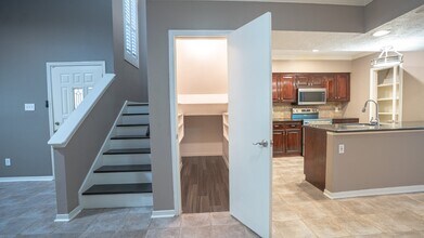 Building Photo - 928 Memorial Village Dr